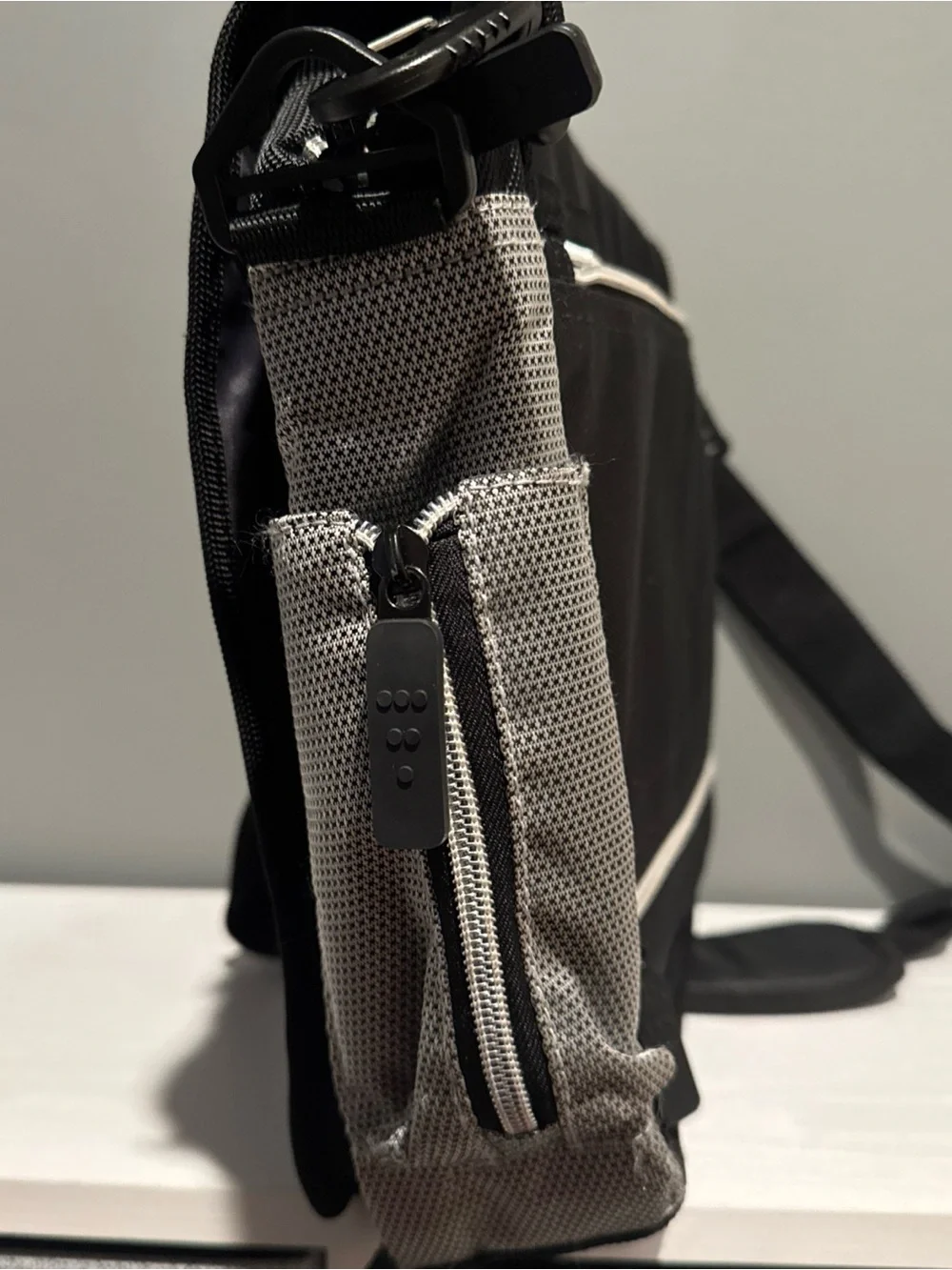 Black and Gray Eco Style EVOY-MC13 Men's Messenger Bag